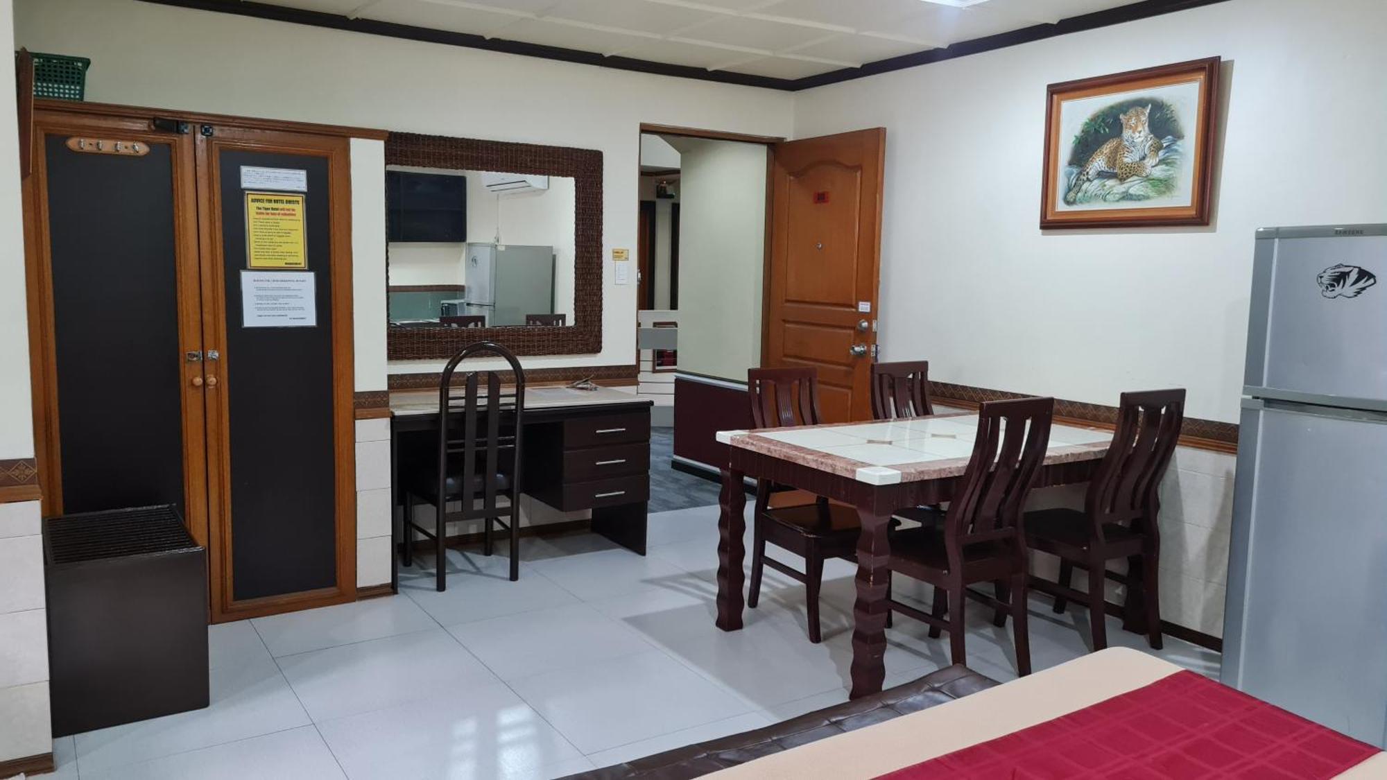 Tiger Hotel آنغلوس المظهر الخارجي الصورة